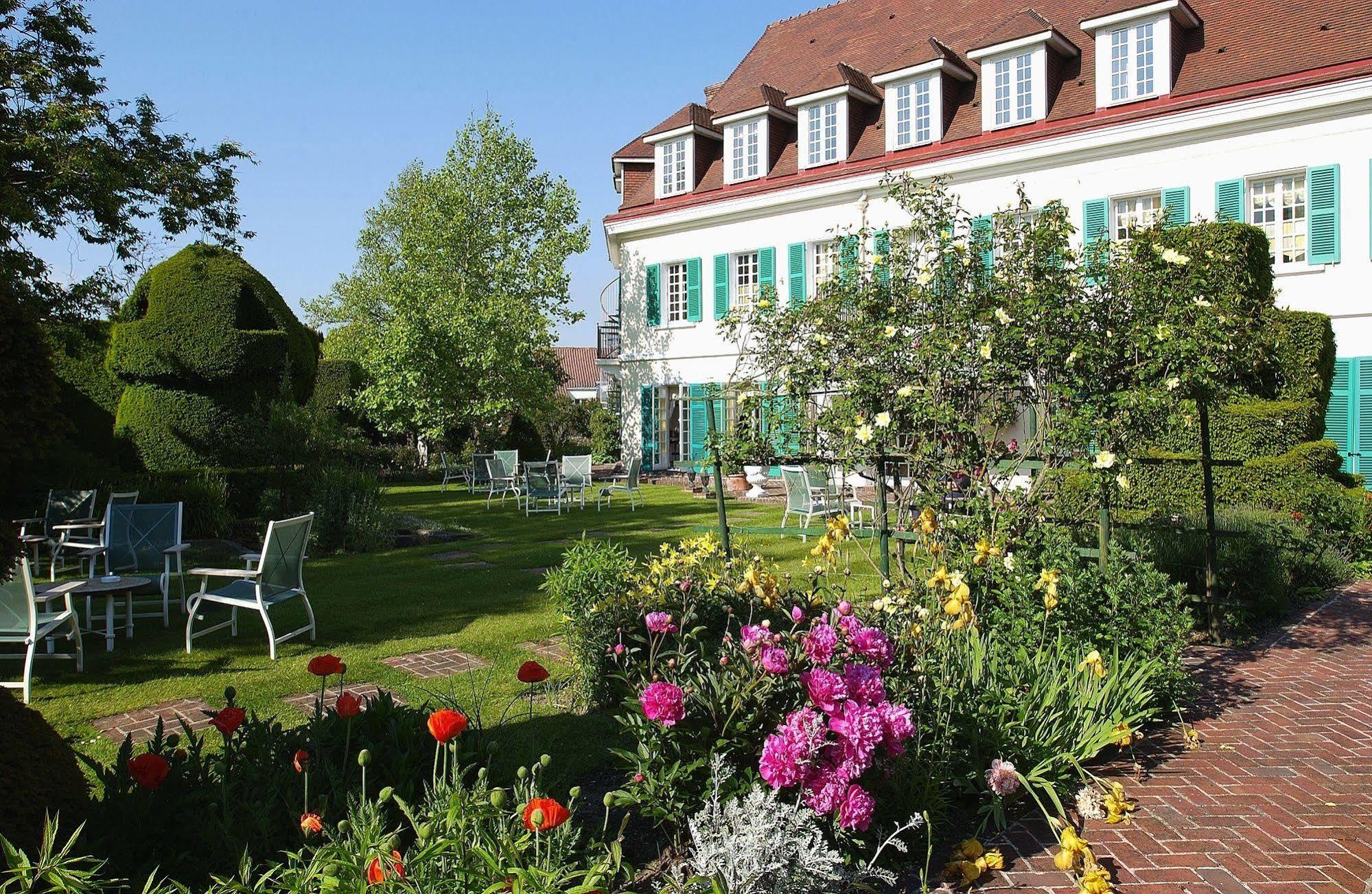 Chateau De Montreuil Hotel Montreuil  Exterior photo